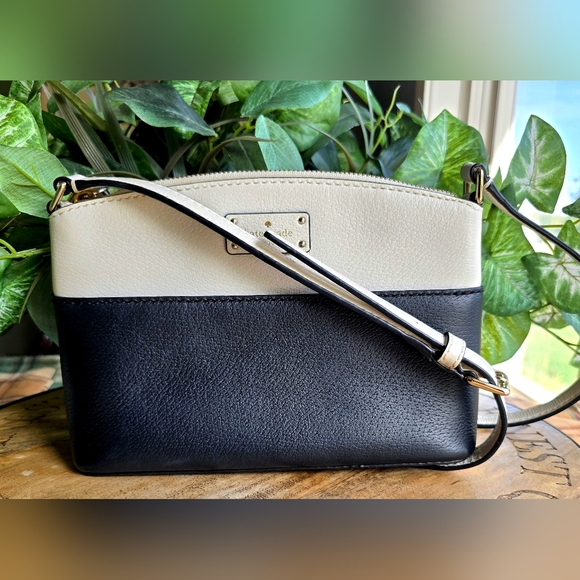 Kate Spade Grove Street Millie Crossbody Bag lvory and Black - Picture 1 of 12